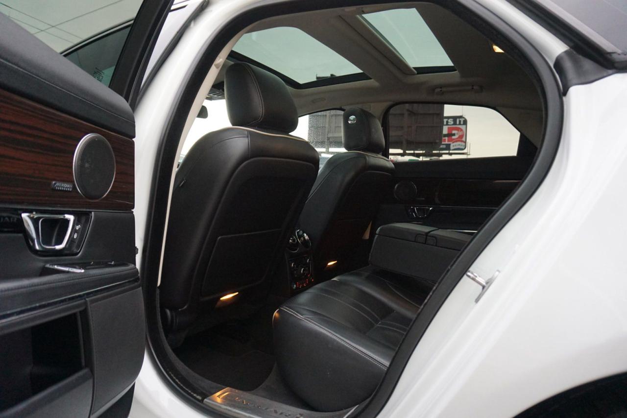 2016 Jaguar XJ -Series XJ R-SPORT AWD CERTIFIED *ACCIDENT FREE* CAMERA NAV BLUETOOTH LEATHER HEATED SEATS PANO ROOF CRUISE ALLOYS - Photo #22