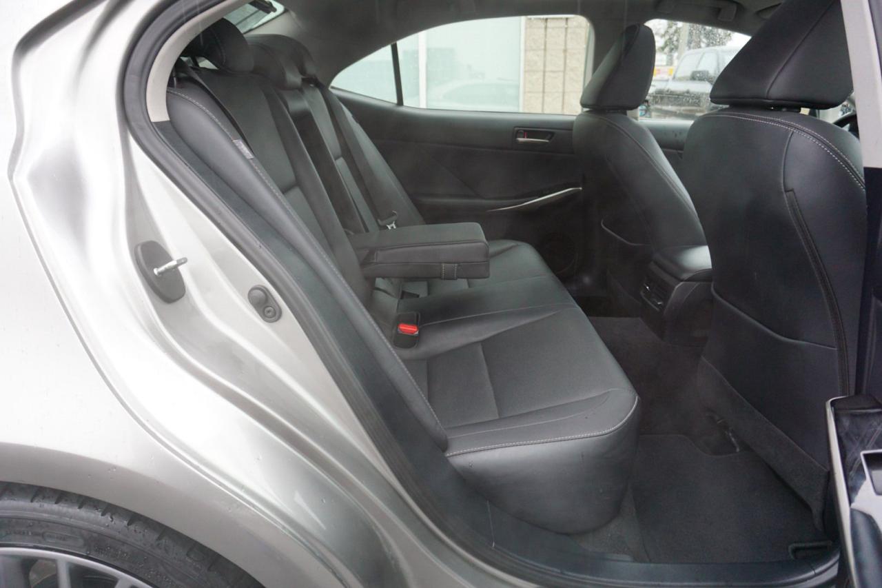 2019 Lexus IS 300 AWD CERTIFIED CAMERA NAV BLUETOOTH LEATHER HEATED SEATS SUNROOF CRUISE ALLOYS - Photo #17
