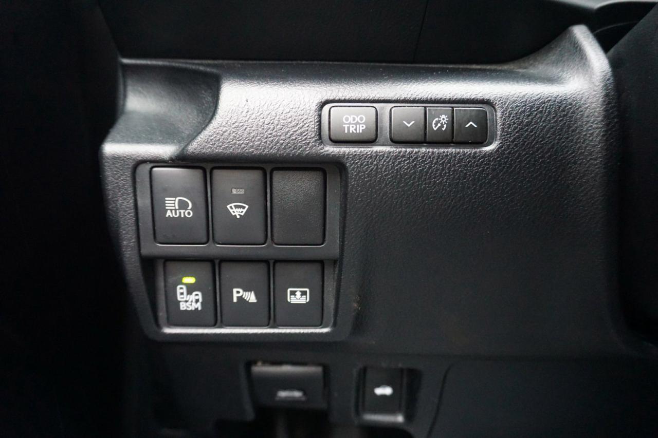 2019 Lexus IS 300 AWD CERTIFIED CAMERA NAV BLUETOOTH LEATHER HEATED SEATS SUNROOF CRUISE ALLOYS - Photo #33