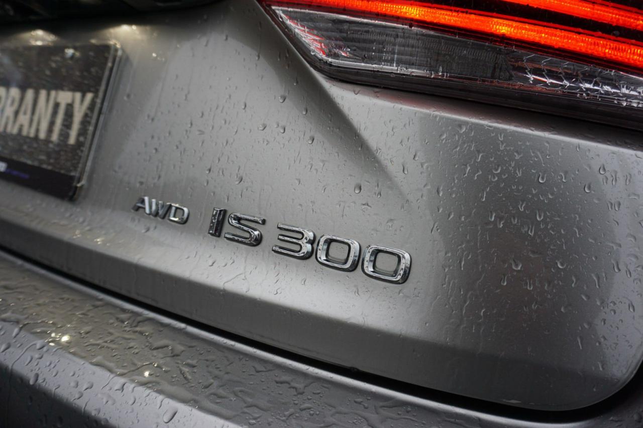 2019 Lexus IS 300 AWD CERTIFIED CAMERA NAV BLUETOOTH LEATHER HEATED SEATS SUNROOF CRUISE ALLOYS - Photo #39