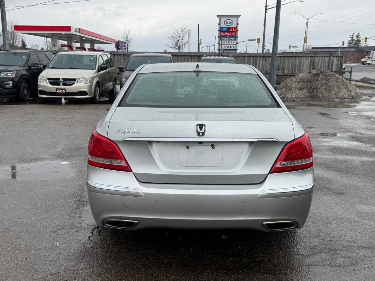 2011 Hyundai Equus Signature, FULLY LOADED, RUNS GREAT, AS IS SPECIAL - Photo #4