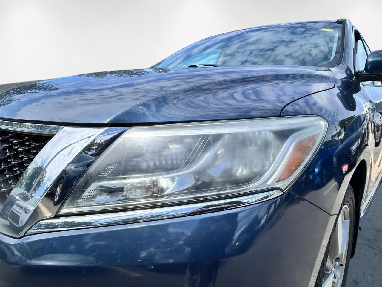 2015 Nissan Pathfinder SL Photo3