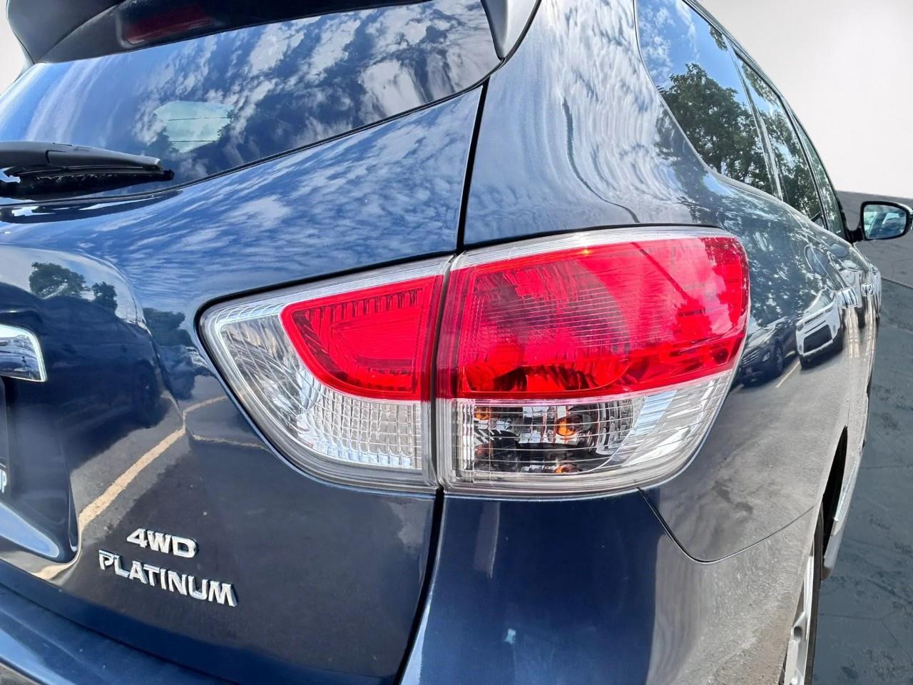 2015 Nissan Pathfinder SL Photo