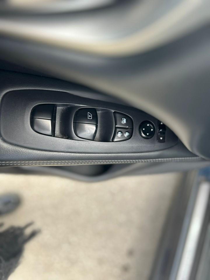 2015 Nissan Pathfinder SL Photo