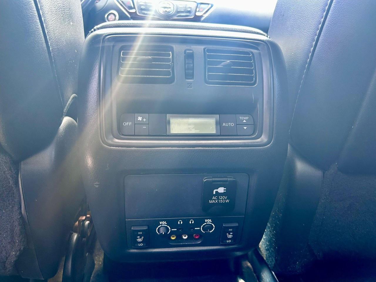 2015 Nissan Pathfinder SL Photo