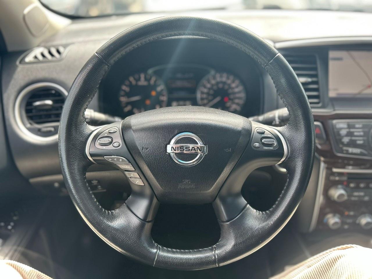 2015 Nissan Pathfinder SL Photo