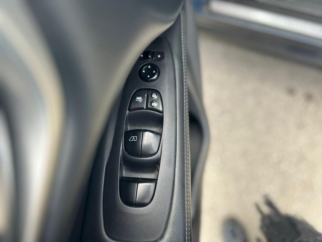 2015 Nissan Pathfinder SL Photo