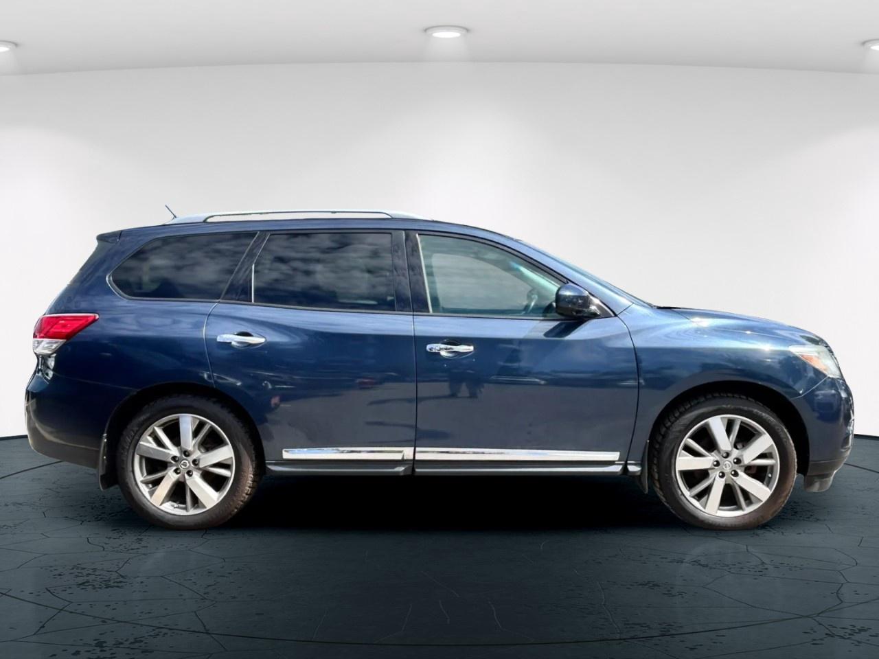 2015 Nissan Pathfinder SL Photo