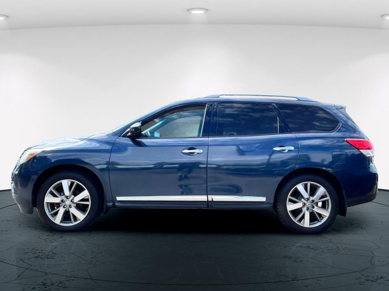 2015 Nissan Pathfinder SL Photo
