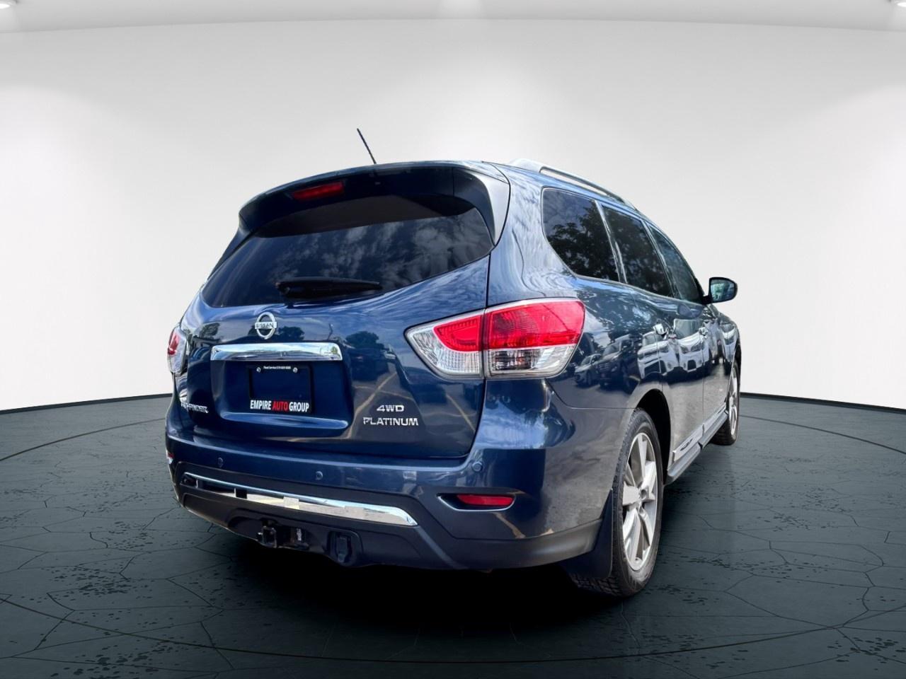 2015 Nissan Pathfinder SL Photo