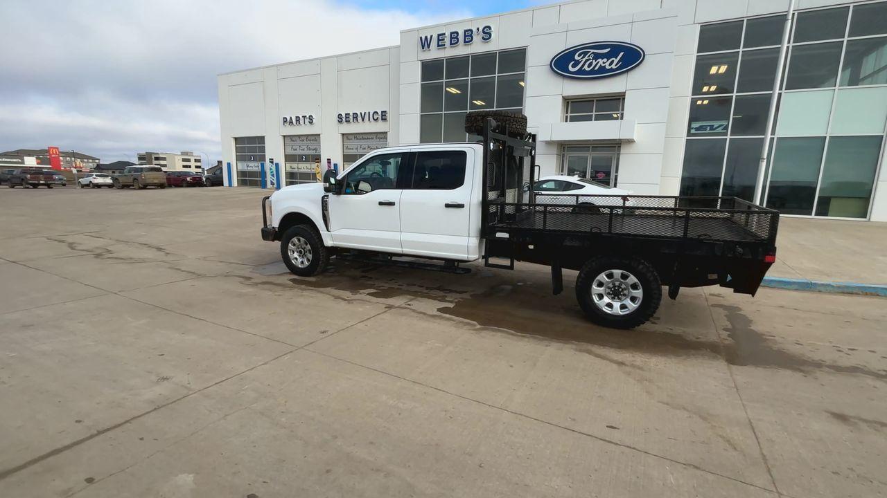2023 Ford F-350 Super Duty SRW XLT 4WD Crew Cab 179 WB 60 CA Photo5