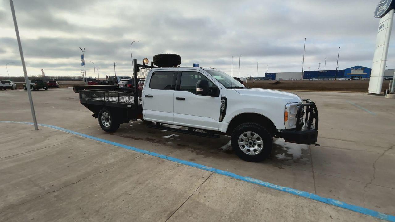 2023 Ford F-350 Super Duty SRW XLT 4WD Crew Cab 179 WB 60 CA Photo5