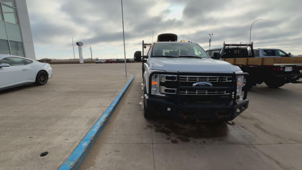 2023 Ford F-350 Super Duty SRW XLT 4WD Crew Cab 179 WB 60 CA Photo5