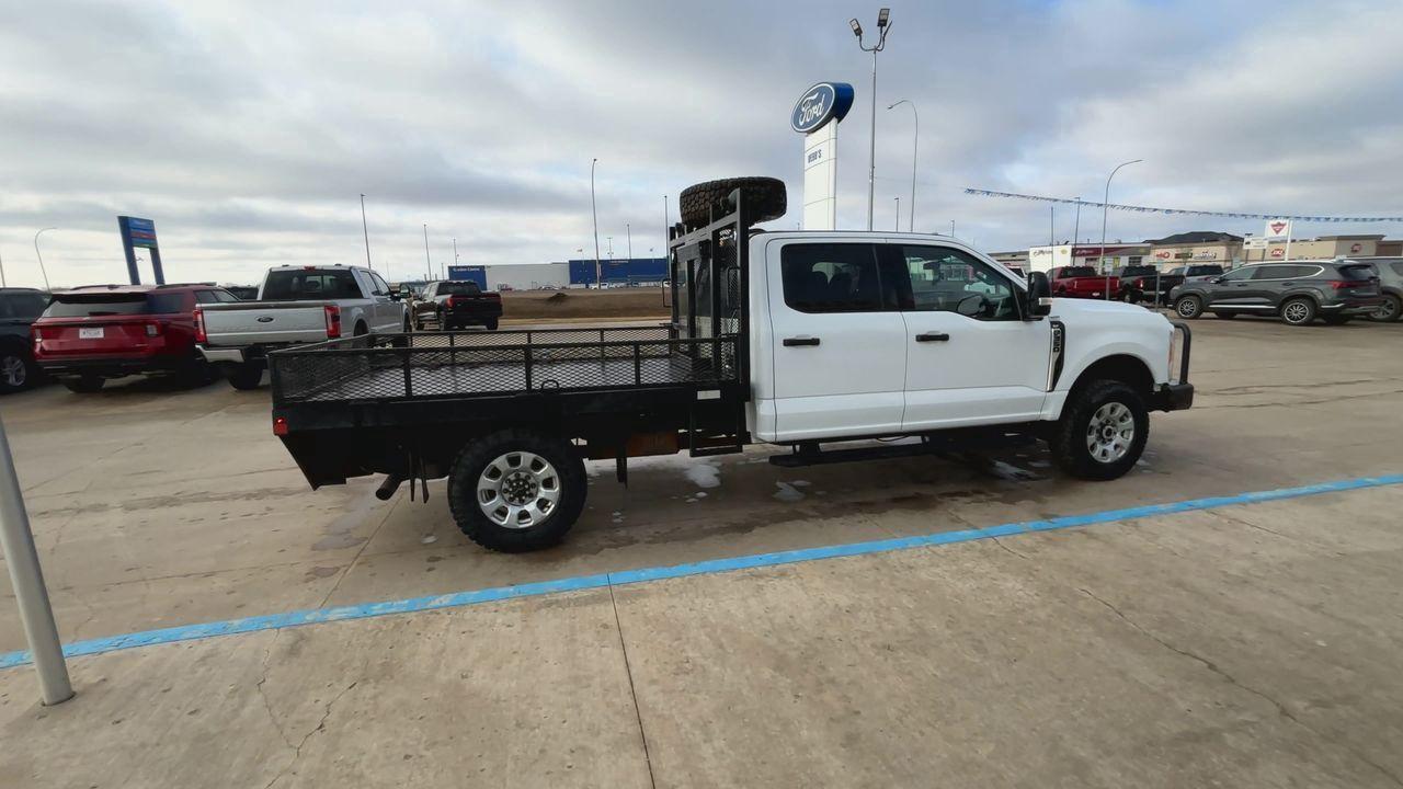 2023 Ford F-350 Super Duty SRW XLT 4WD Crew Cab 179 WB 60 CA Photo5