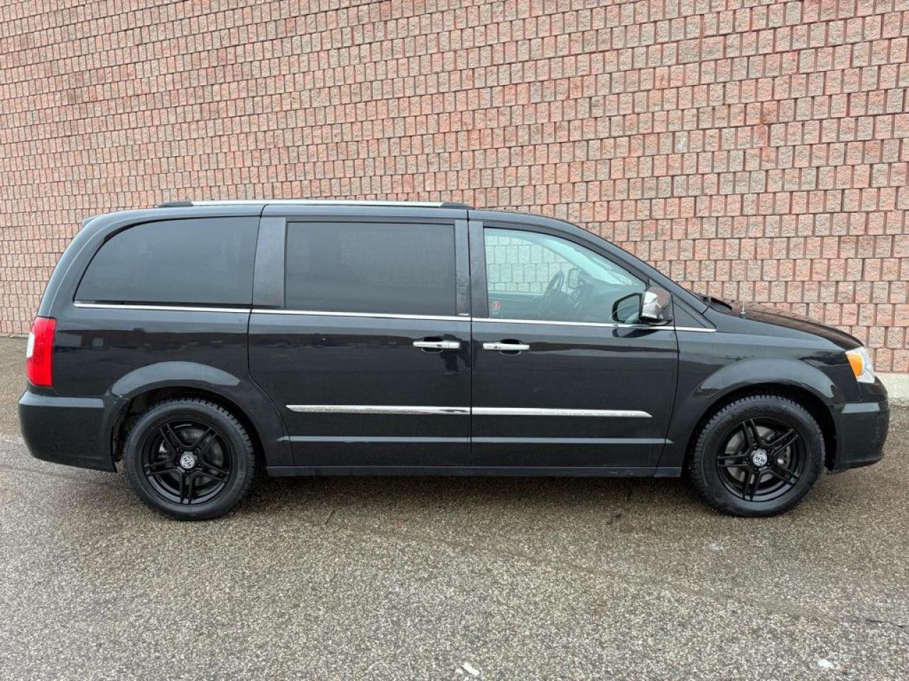2014 Chrysler Town & Country LIMITED | TOP OF THE LINE | LEATHER | NAVI | REMOTE STARTER | HEATED SEATS | HEATED STEERING WHEEL | - Photo #7