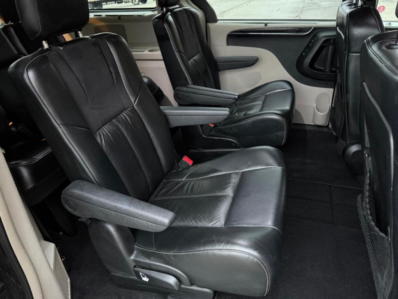 2014 Chrysler Town & Country LIMITED | TOP OF THE LINE | LEATHER | NAVI | REMOTE STARTER | HEATED SEATS | HEATED STEERING WHEEL | - Photo #21