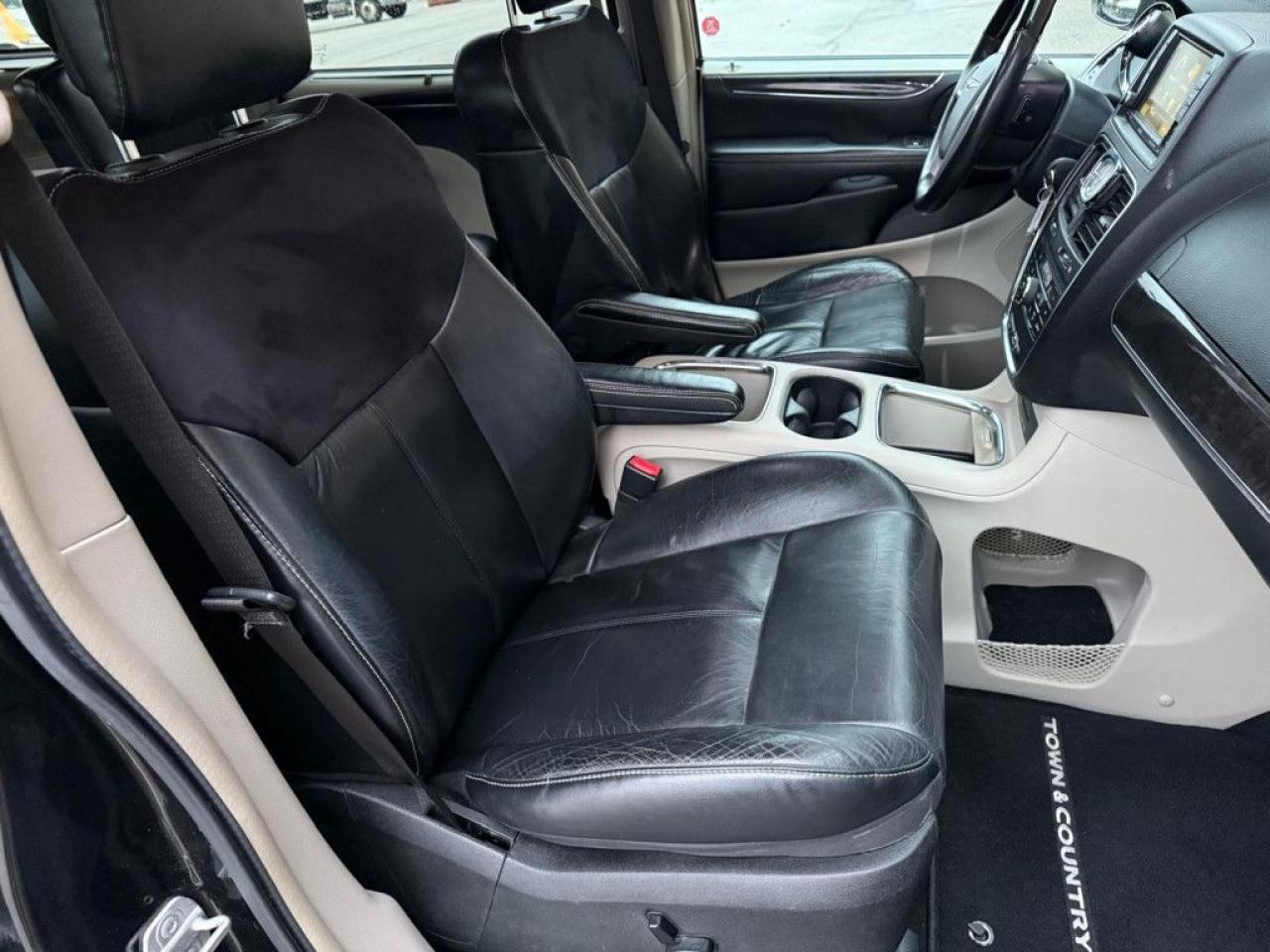 2014 Chrysler Town & Country LIMITED | TOP OF THE LINE | LEATHER | NAVI | REMOTE STARTER | HEATED SEATS | HEATED STEERING WHEEL | - Photo #22