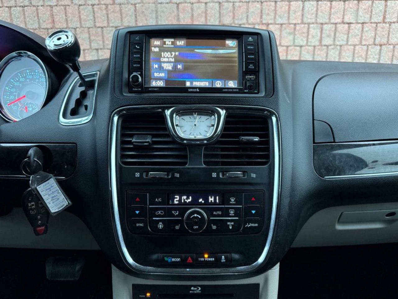 2014 Chrysler Town & Country LIMITED | TOP OF THE LINE | LEATHER | NAVI | REMOTE STARTER | HEATED SEATS | HEATED STEERING WHEEL | - Photo #23