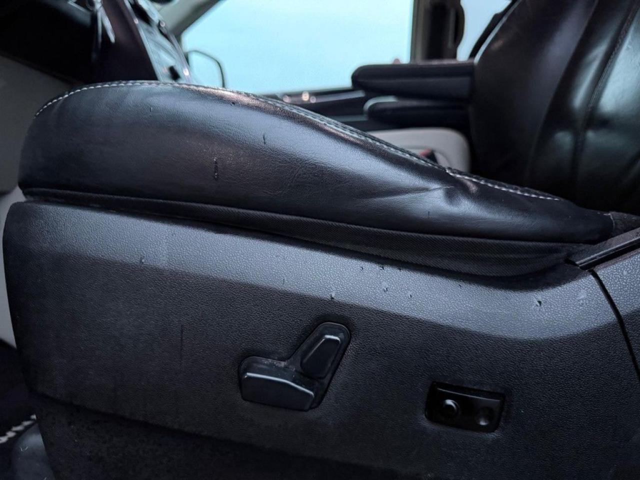 2014 Chrysler Town & Country LIMITED | TOP OF THE LINE | LEATHER | NAVI | REMOTE STARTER | HEATED SEATS | HEATED STEERING WHEEL | - Photo #32