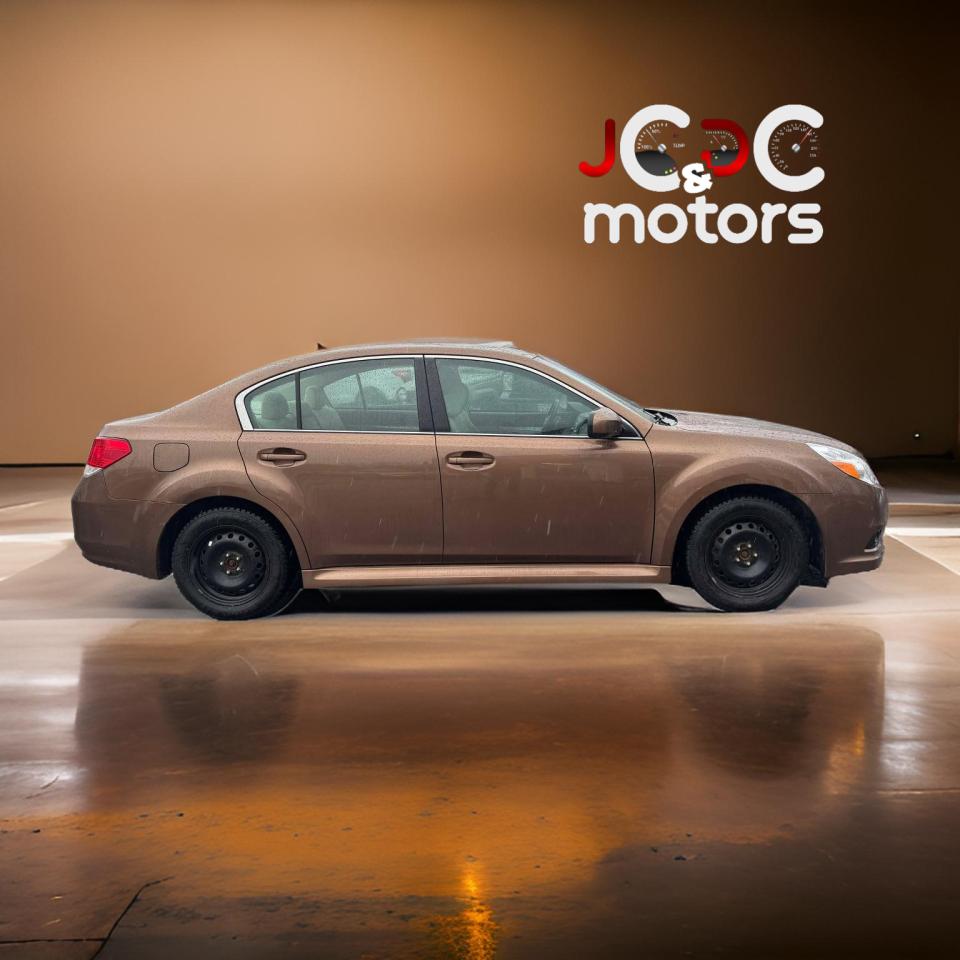 2011 Subaru Legacy 4dr Sdn H4 Auto 2.5i Prem AWP/Pwr Moon - Photo #8