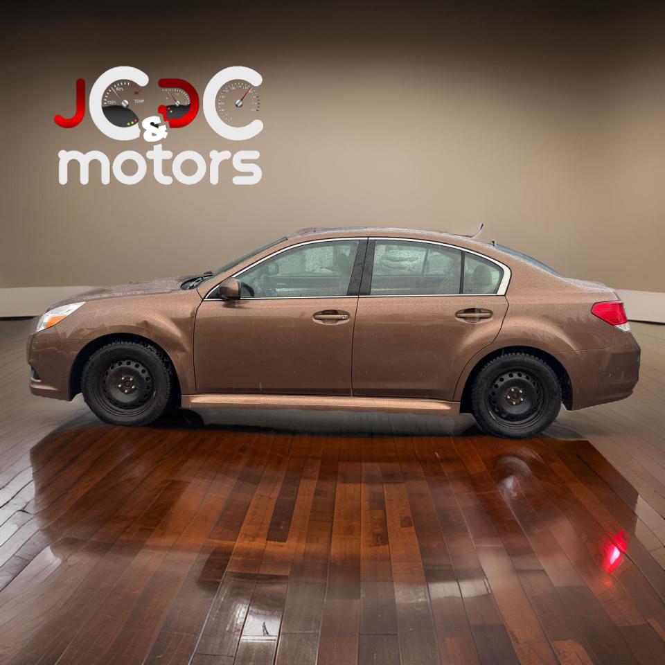 2011 Subaru Legacy 4dr Sdn H4 Auto 2.5i Prem AWP/Pwr Moon - Photo #4