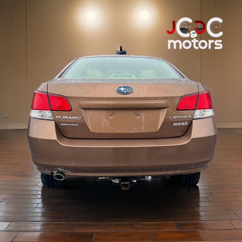 2011 Subaru Legacy 4dr Sdn H4 Auto 2.5i Prem AWP/Pwr Moon - Photo #6