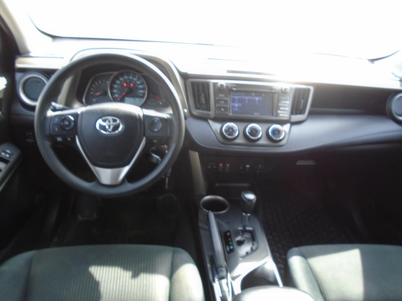 2015 Toyota RAV4 LE/ REAR CAM / KEYLESS/ HEATED SEATS / AC / CLEAN/ - Photo #12