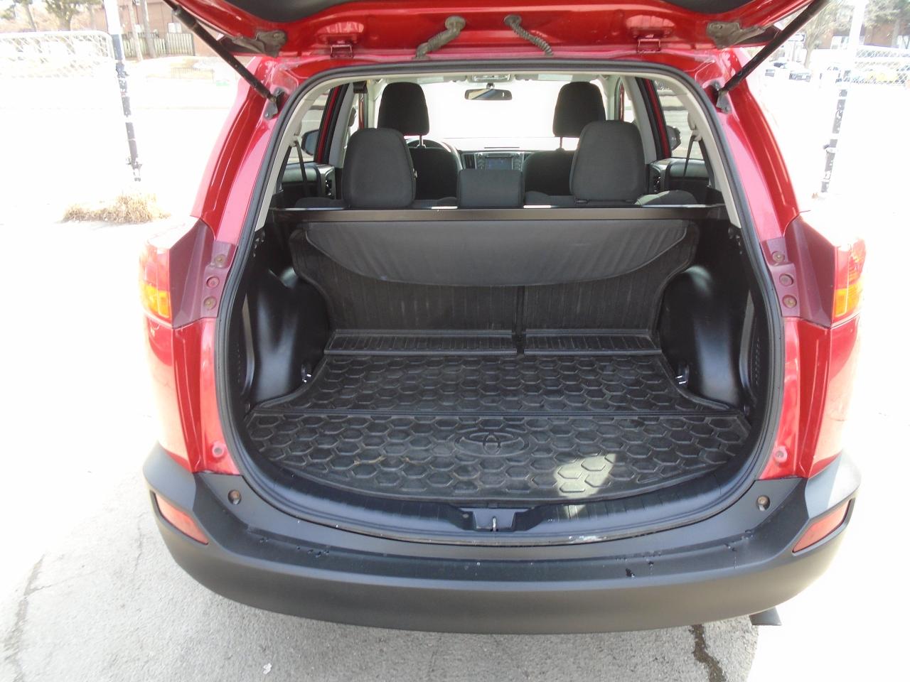 2015 Toyota RAV4 LE/ REAR CAM / KEYLESS/ HEATED SEATS / AC / CLEAN/ - Photo #13