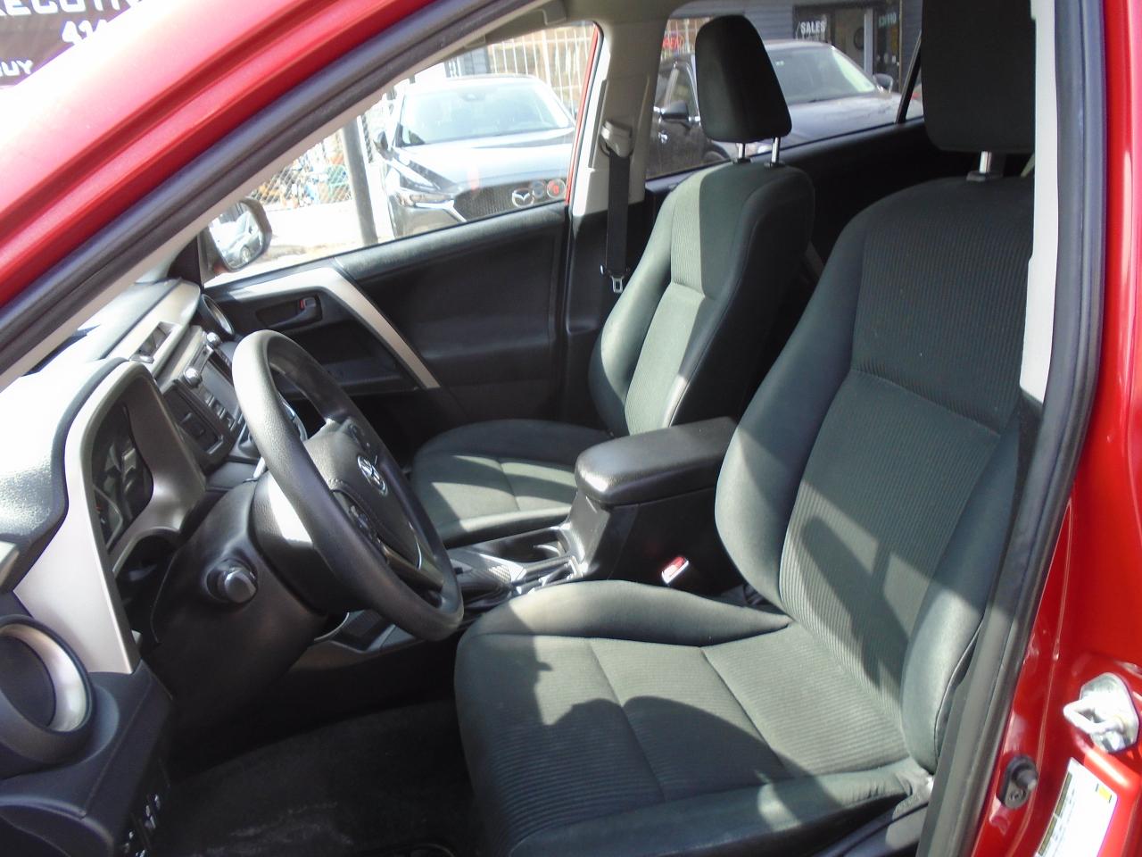2015 Toyota RAV4 LE/ REAR CAM / KEYLESS/ HEATED SEATS / AC / CLEAN/ - Photo #10