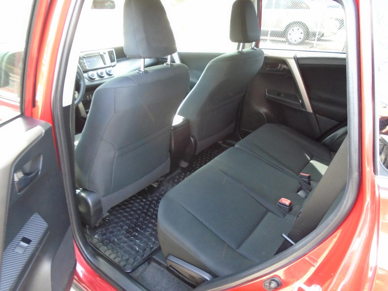 2015 Toyota RAV4 LE/ REAR CAM / KEYLESS/ HEATED SEATS / AC / CLEAN/ - Photo #11