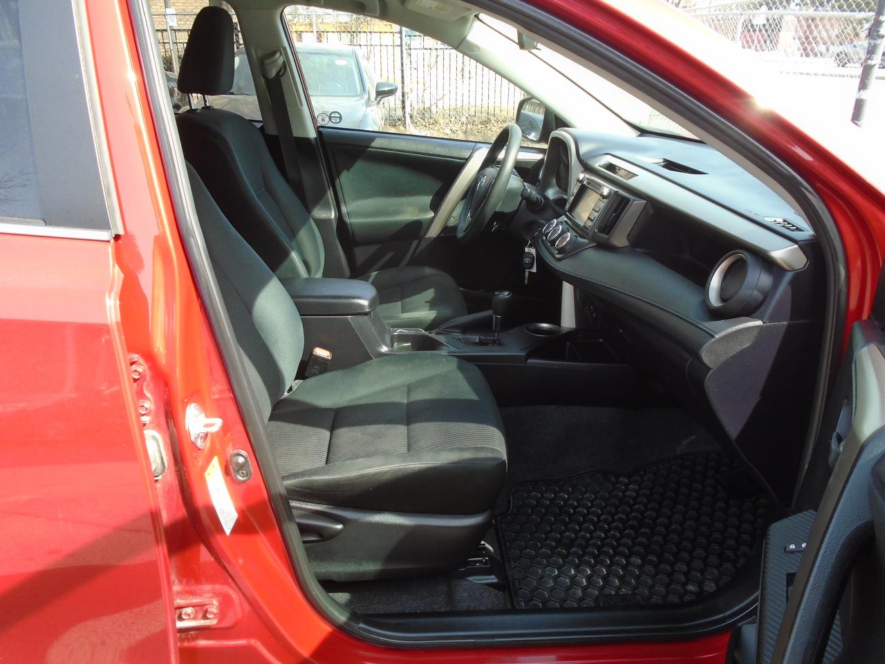 2015 Toyota RAV4 LE/ REAR CAM / KEYLESS/ HEATED SEATS / AC / CLEAN/ - Photo #15