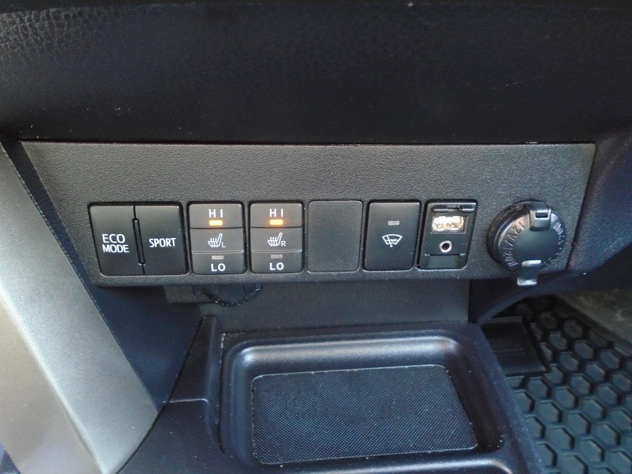 2015 Toyota RAV4 LE/ REAR CAM / KEYLESS/ HEATED SEATS / AC / CLEAN/ - Photo #18