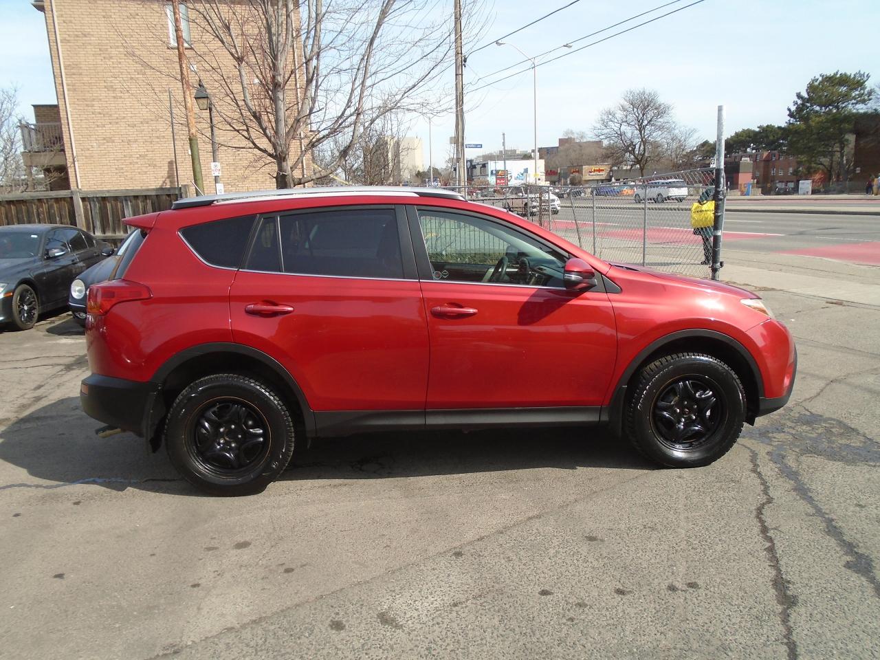 2015 Toyota RAV4 LE/ REAR CAM / KEYLESS/ HEATED SEATS / AC / CLEAN/ - Photo #4