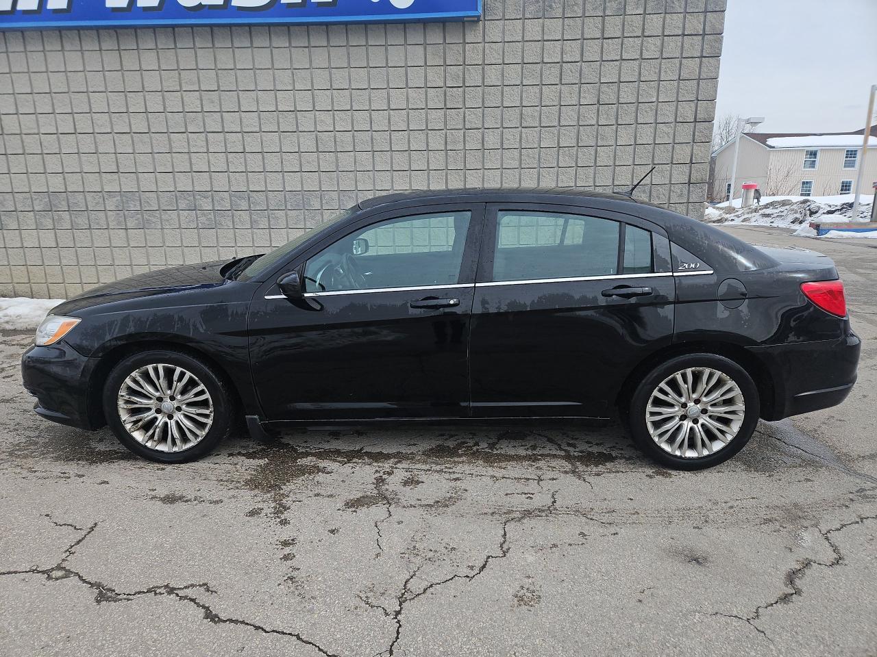 2012 Chrysler 200 Touring - Photo #3