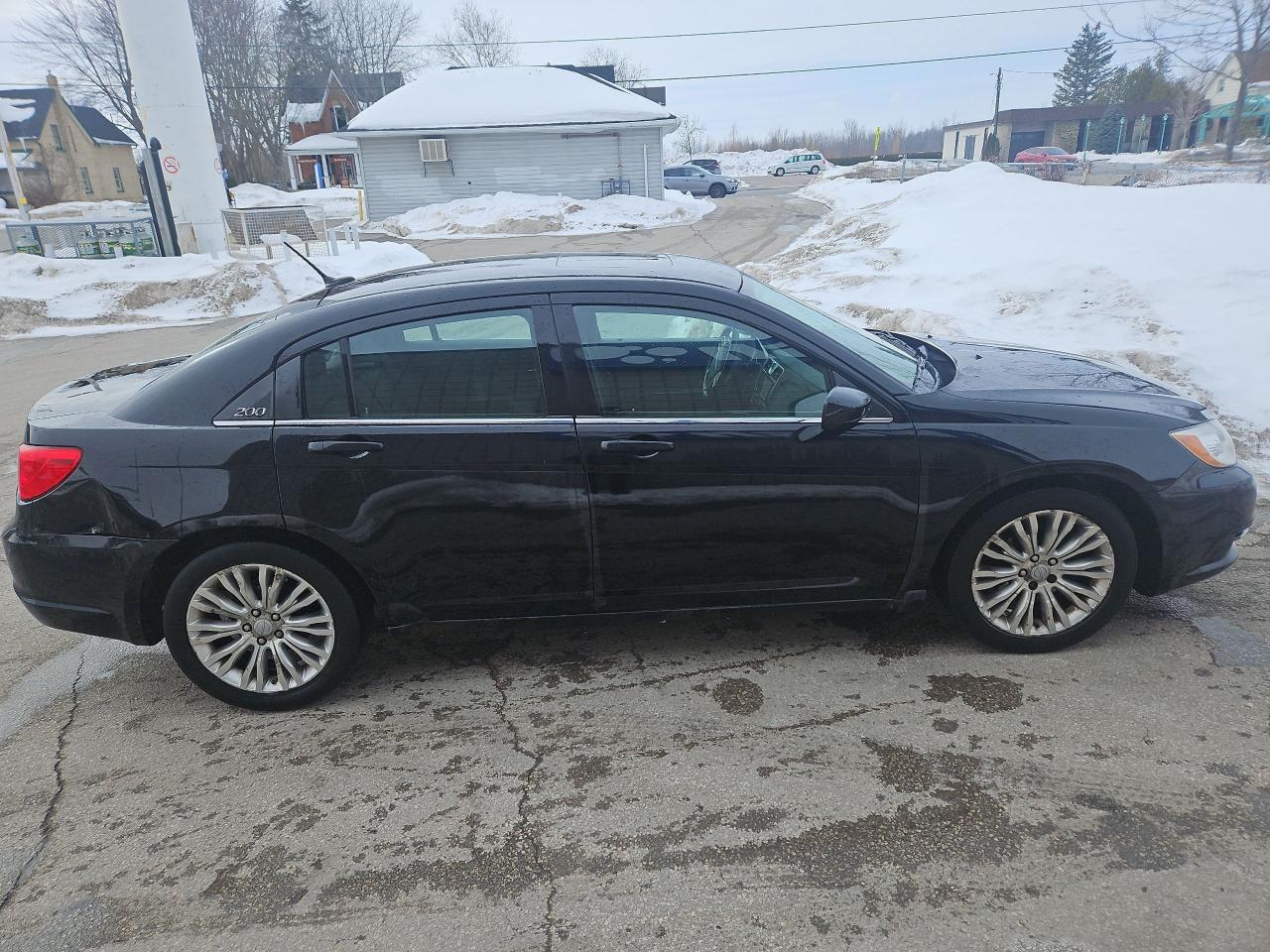 2012 Chrysler 200 Touring - Photo #6