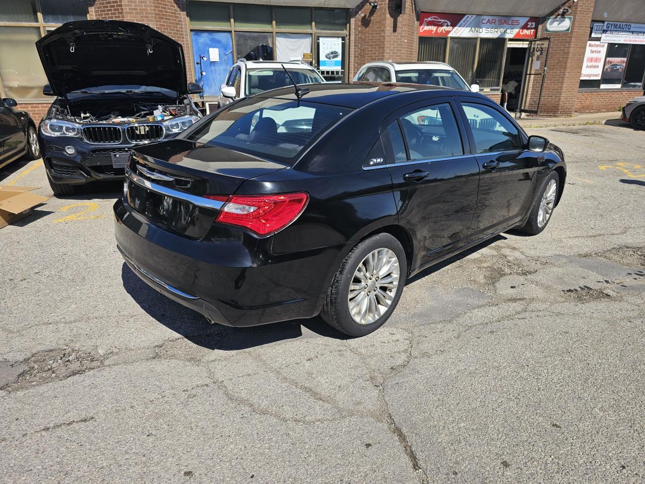 2012 Chrysler 200 Touring - Photo #7