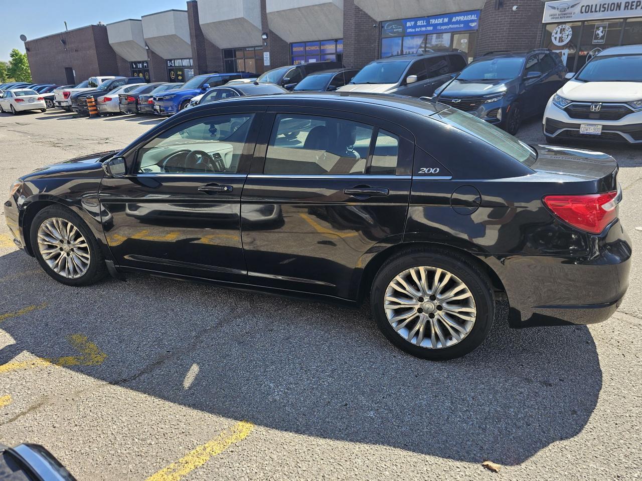 2012 Chrysler 200 Touring - Photo #8