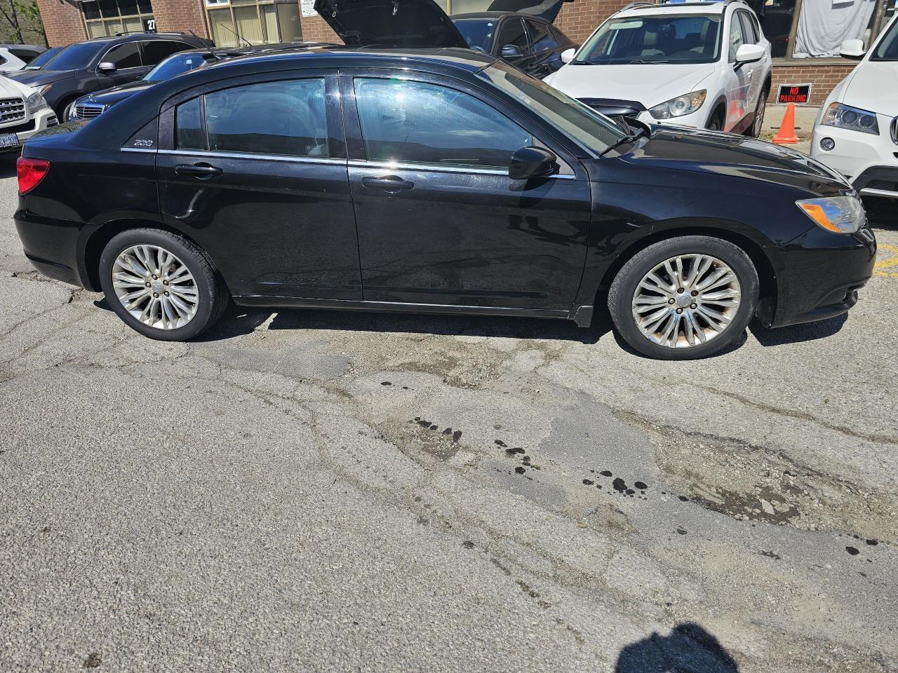 2012 Chrysler 200 Touring - Photo #6