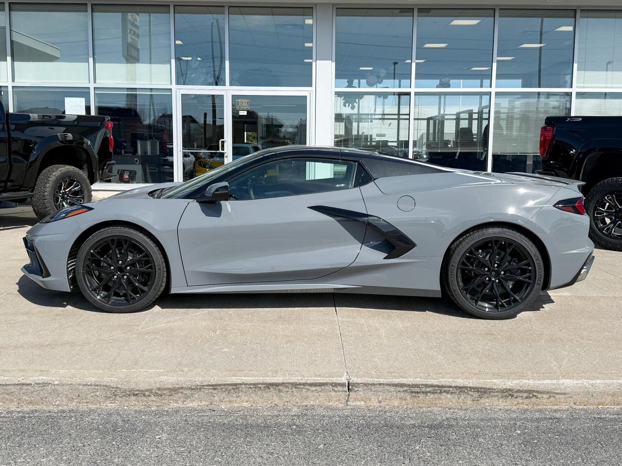 2025 Chevrolet Corvette Stingray 6.2L V8 WITH REMOTE START/ENTRY, HEATED/VENTILATED SEATS, HEATED STEERING WHEEL, HD REAR VISION CAMERA, BOSE AUDIO, APPLE CARPLAY AND ANDROID AUTO Photo