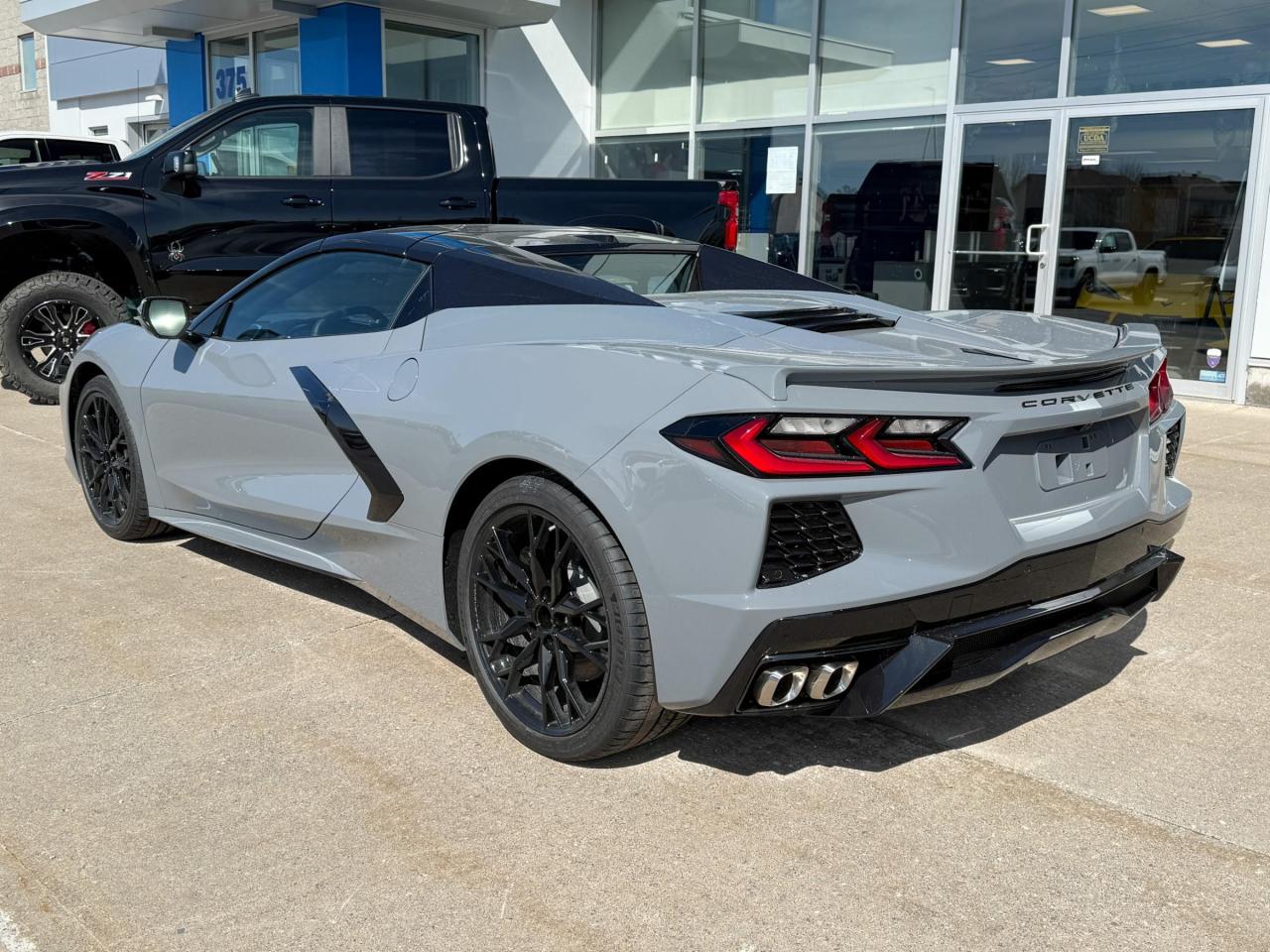 2025 Chevrolet Corvette Stingray 6.2L V8 WITH REMOTE START/ENTRY, HEATED/VENTILATED SEATS, HEATED STEERING WHEEL, HD REAR VISION CAMERA, BOSE AUDIO, APPLE CARPLAY AND ANDROID AUTO Photo2