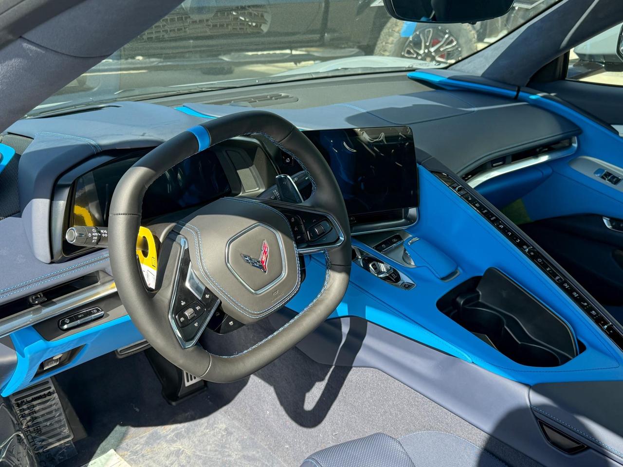 2025 Chevrolet Corvette Stingray 6.2L V8 WITH REMOTE START/ENTRY, HEATED/VENTILATED SEATS, HEATED STEERING WHEEL, HD REAR VISION CAMERA, BOSE AUDIO, APPLE CARPLAY AND ANDROID AUTO Photo