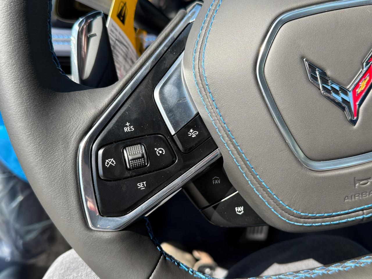 2025 Chevrolet Corvette Stingray 6.2L V8 WITH REMOTE START/ENTRY, HEATED/VENTILATED SEATS, HEATED STEERING WHEEL, HD REAR VISION CAMERA, BOSE AUDIO, APPLE CARPLAY AND ANDROID AUTO Photo