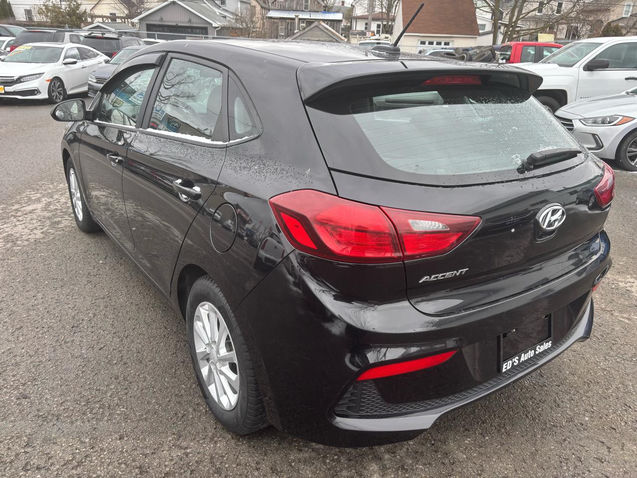 2020 Hyundai Accent Preferred, Hatchback, Heated Seats, Back-up-camera - Photo #5