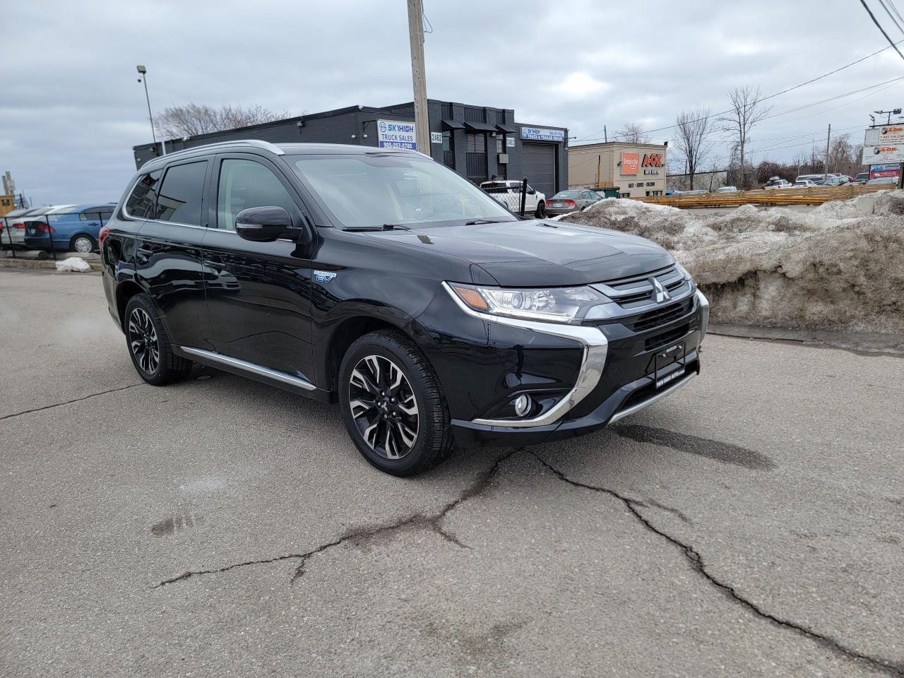 2018 Mitsubishi Outlander PHEV SE S-AWC Photo2