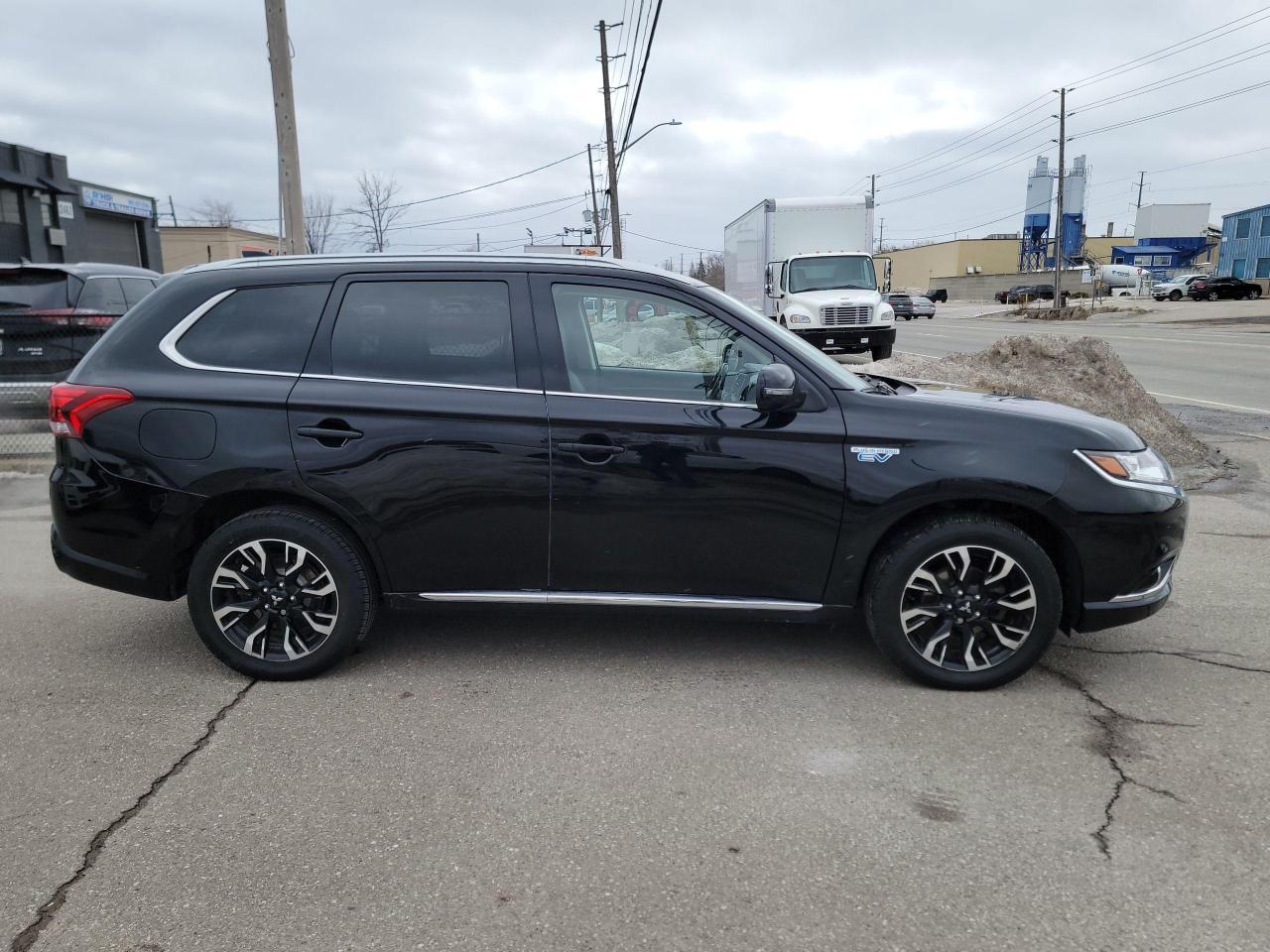 2018 Mitsubishi Outlander PHEV SE S-AWC Photo3