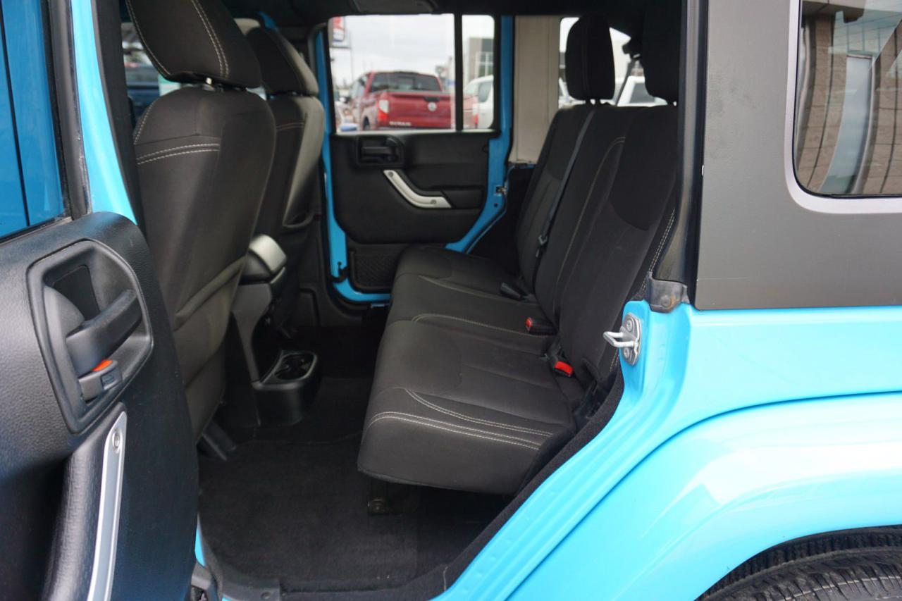 2018 Jeep Wrangler JK UNLIMITED SAHARA 4WD CERTIFIED *1 OWNER* NAV BLUETOOTH HEATED SEATS CRUISE ALLOYS - Photo #16