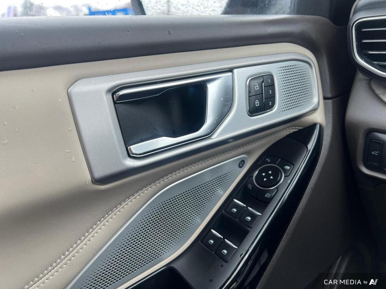 2021 Ford Explorer PLATINUM / 4WD / ROOF / LEATHER / NAV / LOADED - Photo #14