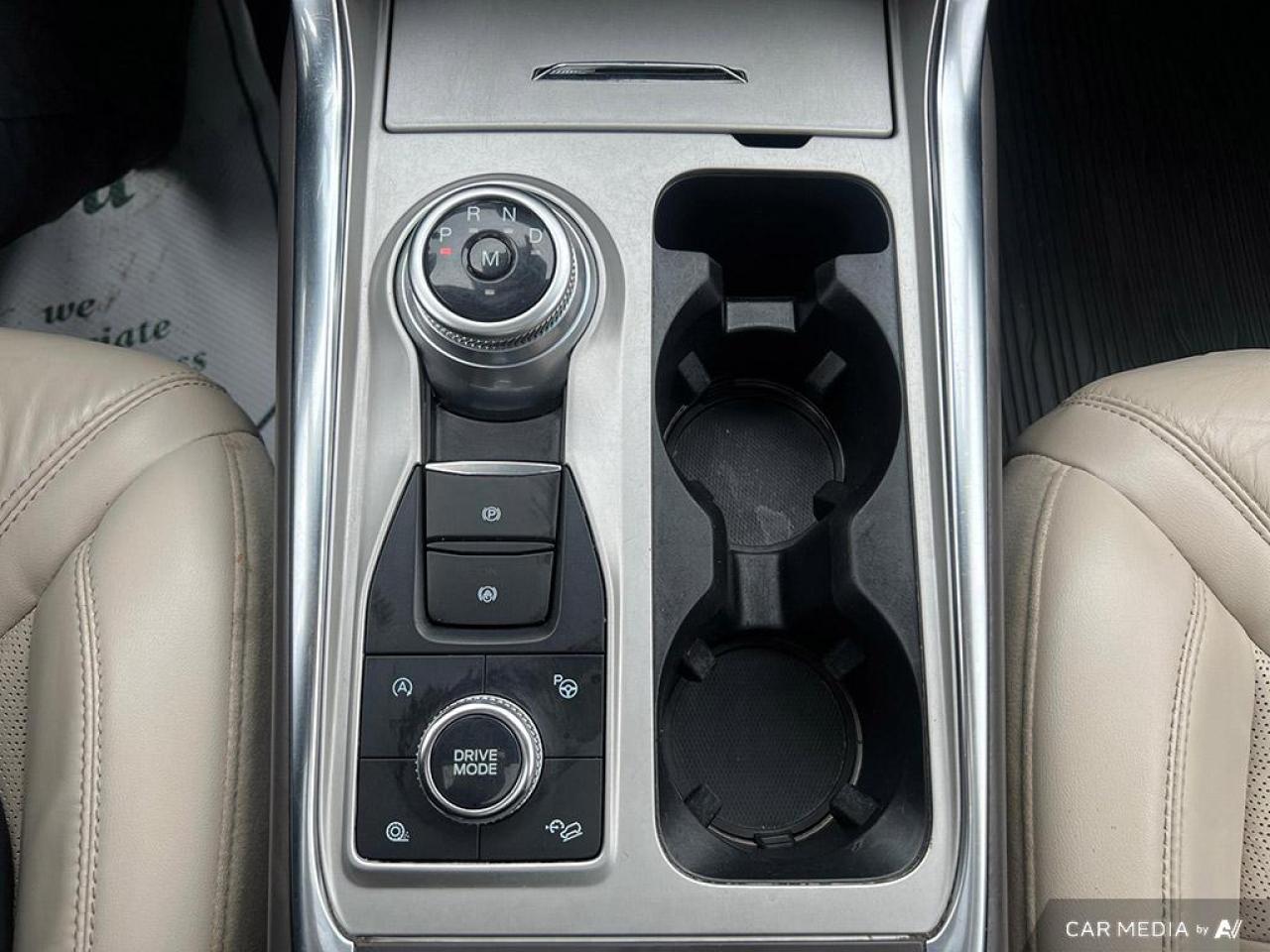 2021 Ford Explorer PLATINUM / 4WD / ROOF / LEATHER / NAV / LOADED - Photo #25