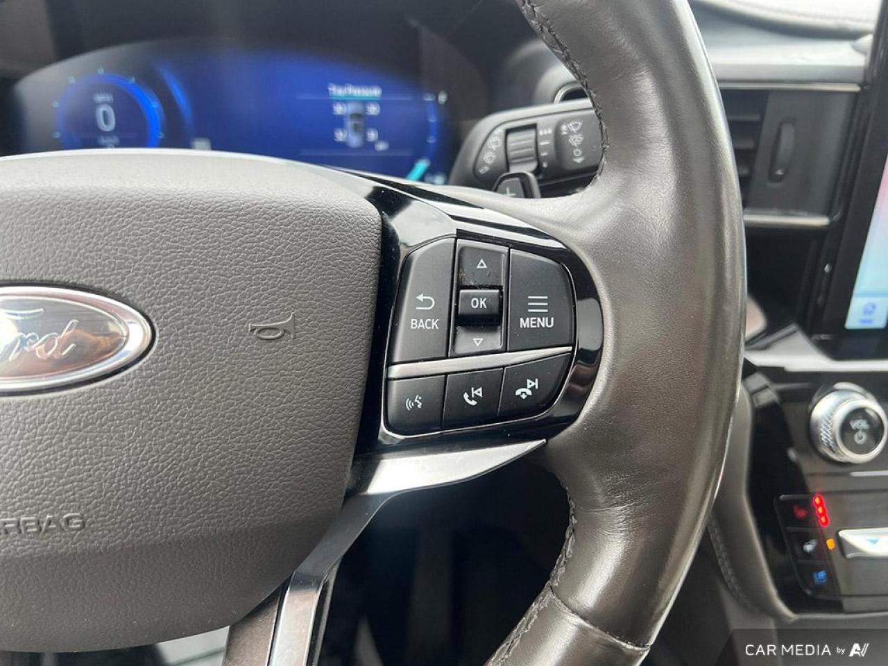 2021 Ford Explorer PLATINUM / 4WD / ROOF / LEATHER / NAV / LOADED - Photo #18