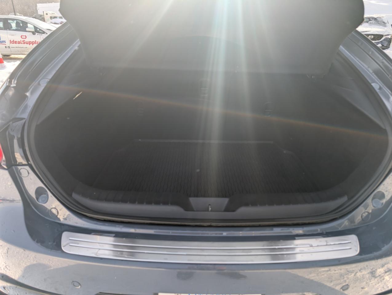 2023 Mazda MAZDA3 GT Photo